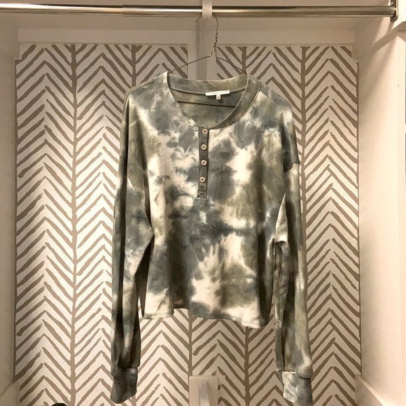 Cozy Casual Tops - Cozy Casual crop tie die shirt size L